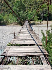 H&auml;ngebr&uuml;cke beim Osum Canyon in Albanien 
