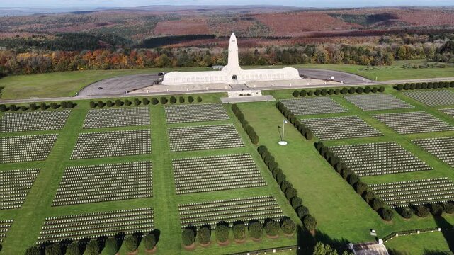 vue a&eacute;rienne panoramique de l'ossuaire de Douaumont en automne, ciel bleu tr&egrave;s nuageux