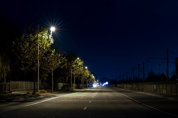 Rue &eacute;clair&eacute;e de nuit