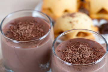 Homemade cookies with chocolate pudding and grated dark chocolate