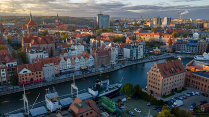 Obraz premium Aerial view of Gdansk Old Town along Motlawa River at sunset