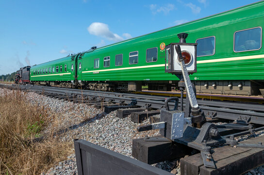 Railway arrow