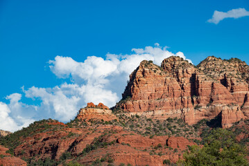 Fototapeta premium Sedona red rock bluff and clouds