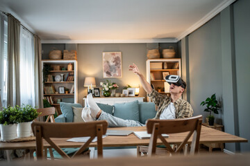 Young man experiencing virtual reality in living room