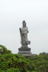 Obraz premium a white stone Buddha statue in the park