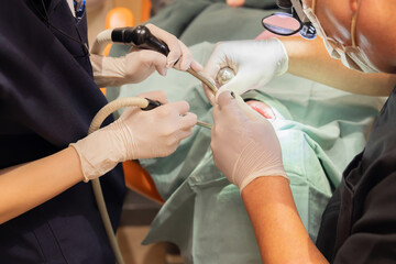 医療　歯科医　施術イメージ