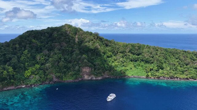 Pulau Kekeh Besar lies next to the remote, tropical island of Serua in the middle of the Banda Sea. These small, volcanic islands are home to high marine biodiversity including many sea kraits.