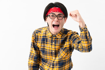 チェック柄の服を着た若い男性