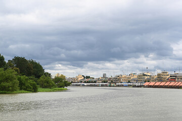 Naklejka premium A riverside community on a cloudy day in Thailand