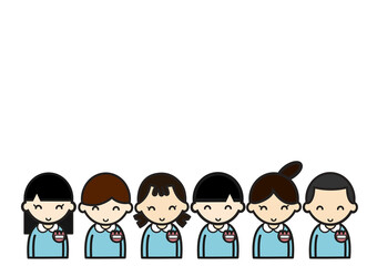 笑顔で並ぶ幼稚園児たち