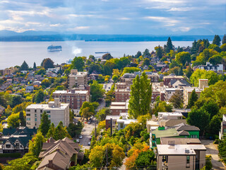 Obraz premium Scenic Aerial view of Seattle and Lake Union on summer sunny day