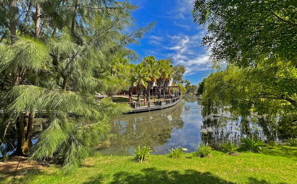 Beautiful gardens and setting for a holiday or break in Moama New South Wales resort-Pericoota Vines near the Murray River