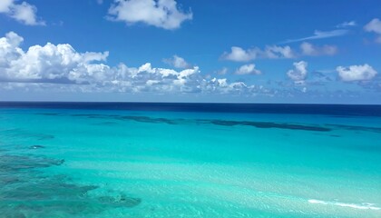 Obraz premium Turquoise ocean meets bright sky