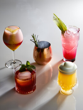 Cocteles, tragos : pisco punch, negroni, moscu mule, panter punch y otros tragos conocidos de la cocteleria basica y contemporanea