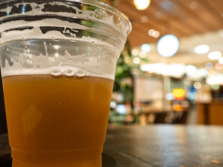 灯りに酔うクラフトビール