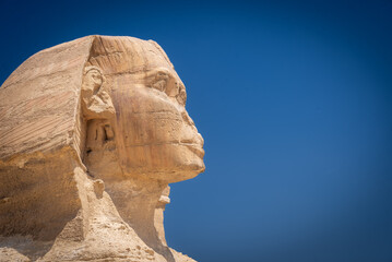 Piramides y esfinge de giza en el cairo recinto arqueologico.