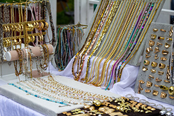 Various gold-plated and precious metal jewelry