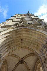 Auxonne, église Notre-Dame, tour en contreplongée