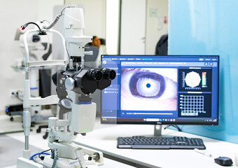 Modern ophthalmological equipment in the doctor's office. Diagnosis of eye diseases. Concept: ophthalmology, vision health, eye diagnostics, medicine of the future.