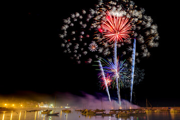 Feu d'artifice sur le port de Roscoff, Bretagne, France