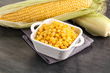 Canned sweet young corn grain