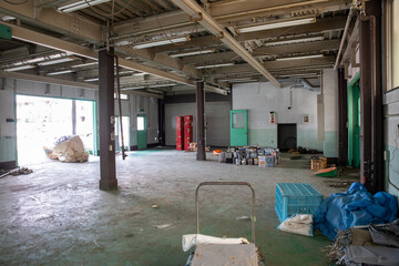 工場の解体,撤去後の工場内