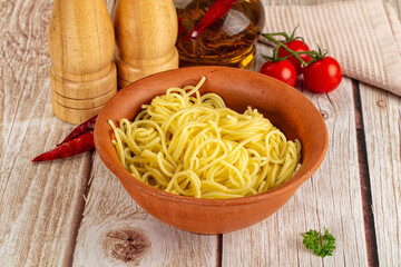 Boiled yellow egg noodles in the bowl