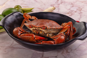 Gourmet steamed crab served lime