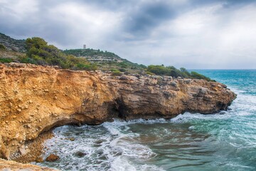 Acantilado en el mar
