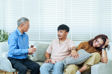 Obraz premium Senior asian therapist guiding couple in counseling meeting about relationship stress man listening with concern while woman looking sad, session showing professional marriage therapy emotional health
