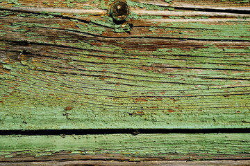 Détail de vieilles planches peintes en vert. Façade de maison en bois.