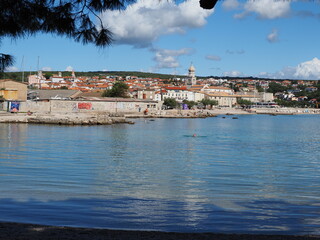 Krk&nbsp;ist die gr&ouml;&szlig;te und bedeutendste Stadt sowie Kurort und Hafen in der gleichnamigen Bucht an der Westk&uuml;ste der gleichnamigen Insel&nbsp;Krk