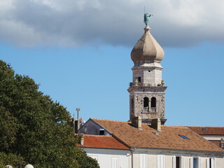Krk&nbsp;ist die gr&ouml;&szlig;te und bedeutendste Stadt sowie Kurort und Hafen in der gleichnamigen Bucht an der Westk&uuml;ste der gleichnamigen Insel&nbsp;Krk