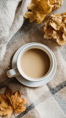 秋の朝に楽しむ温かなカフェラテ