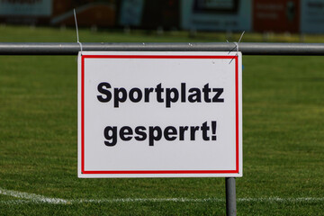 Schild "Sportplatz gesperrt"