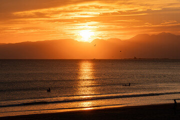 湘南 鵠沼海岸と烏帽子岩