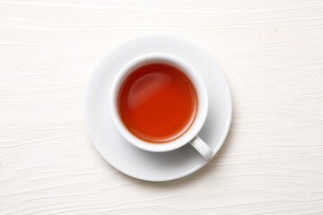 白い背景に暖かい紅茶のイメージ