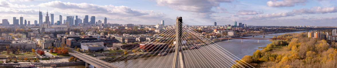 Warszawa, panorama miasta z widokiem na most świetokrzyski © hunter76