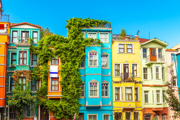 Naklejka premium Colorful houses in the Balat and Fener districts. A popular tourist attraction in Istanbul.