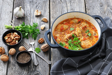Chakhokhbili, Georgian chicken stew in a pot