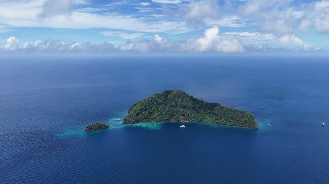 Pulau Kekeh Besar lies next to the remote, tropical island of Serua in the middle of the Banda Sea. These small, volcanic islands are home to high marine biodiversity including many sea kraits.