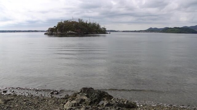 静岡県浜松市 秋の浜名湖　礫島（つぶてじま）　スローモーション
