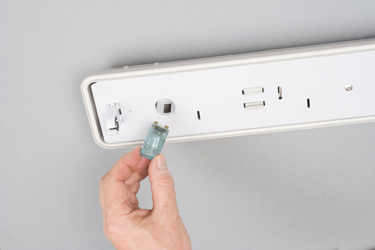 Replacing a starter in a broken fluorescent light