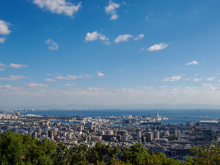 神戸市東灘区岡本の高台にある保久良神社から神戸市街地の眺め