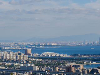 Obraz premium 神戸市東灘区岡本の高台にある保久良神社から神戸市街地の眺め