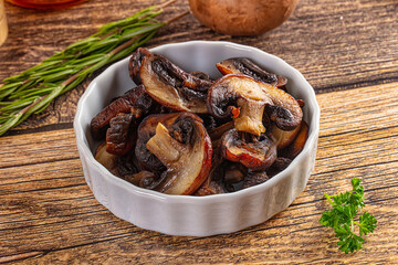 Fried champignon slices in the plate