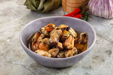 Canned mussels in oil and spices