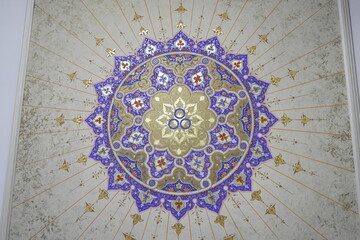 ウズベキスタンの首都タシケントにあるティムール広場の銅像と博物館、及びコーラン博物館と近辺のイスラム建築。