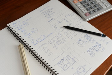 建築士がノートにプランニングする手元の風景
The sight of an architect planning in a notebook