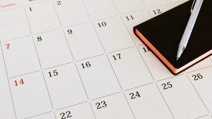 ペンと手帳とカレンダー　スケジュール管理　シフト調整　16:9